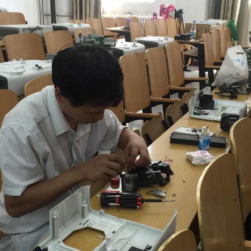 未雨绸缪护设备，多措并举保教学——新学期多媒体系统检修维护工作纪实